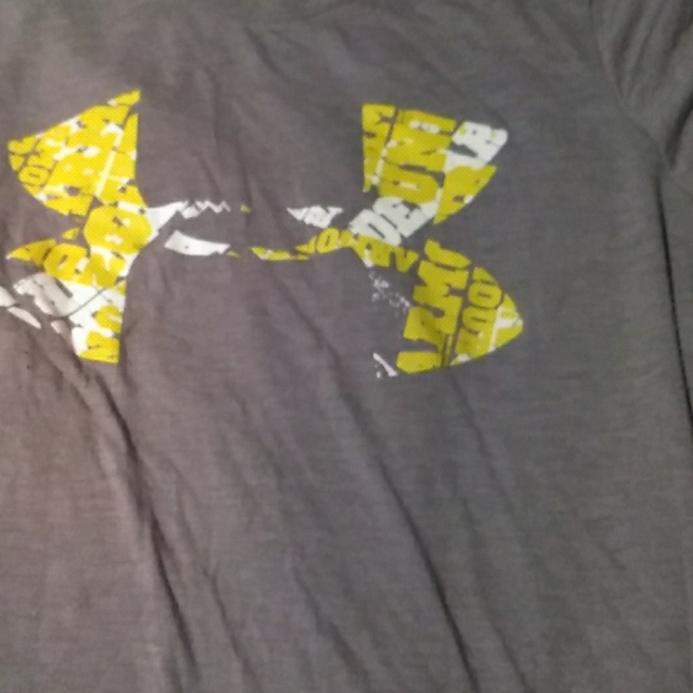 Underamour  woman's shirt size large